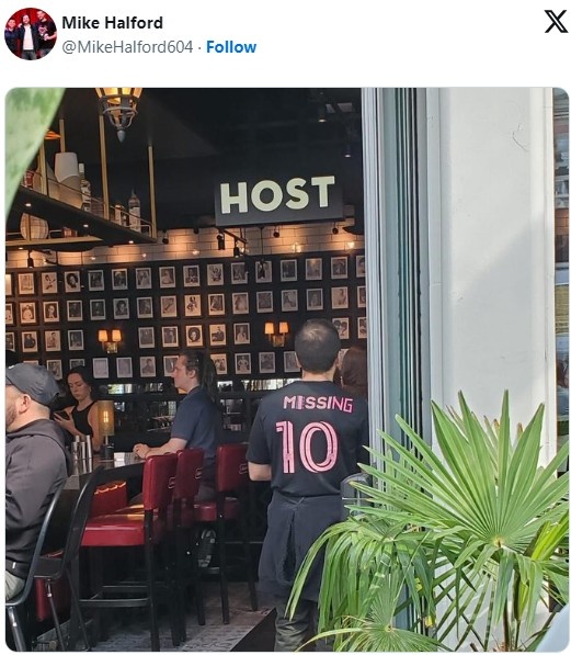 梅西缺席温哥华比赛，球迷将球衣上的梅西名字涂改成Missing