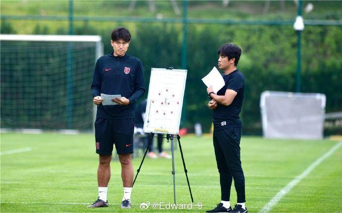 博主：郑仁焕将离开南京城市，并会出任成都蓉城助理教练