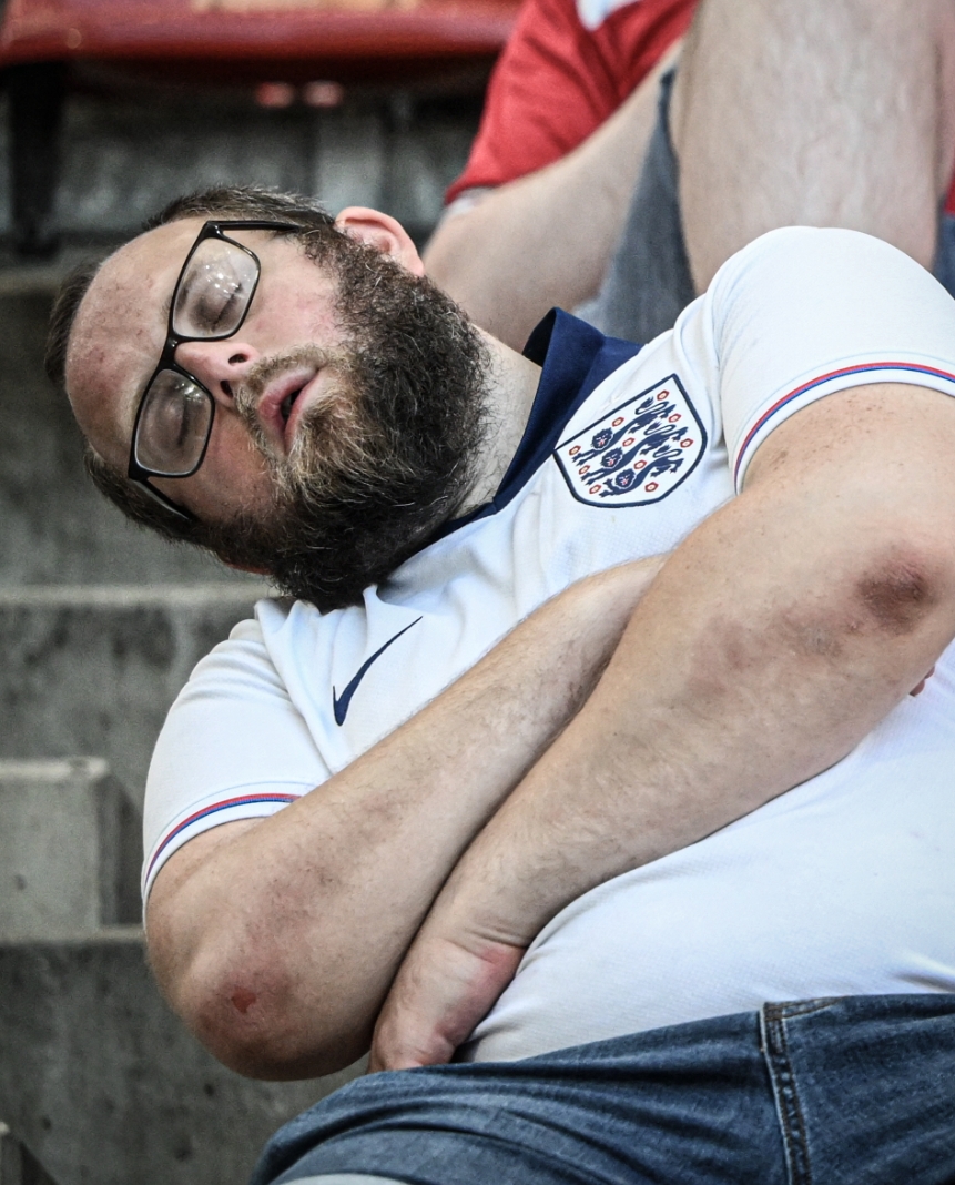 蚌埠住了英格兰0-0斯洛文尼亚，看台英格兰球迷已经睡着了