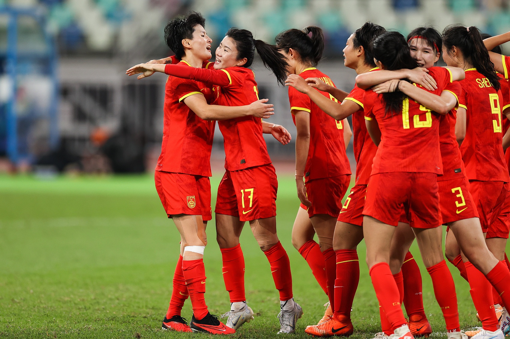 新帅首期！中国女足大名单公布：王霜领衔7名海外球员，杨莉娜在列