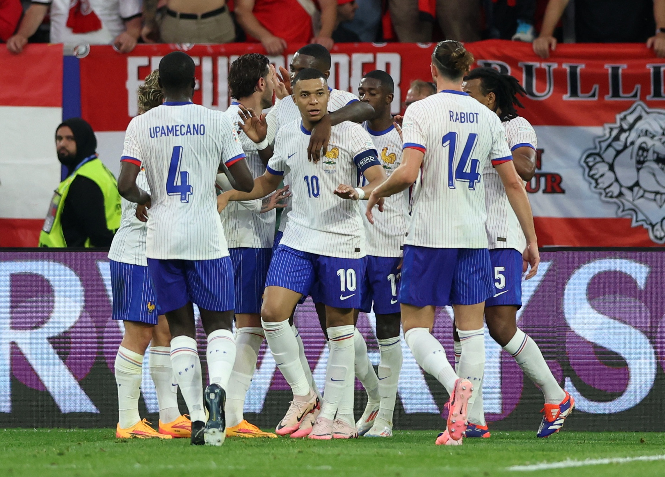 主打一个幸运！法国连续两届欧洲杯首球均来自对手乌龙