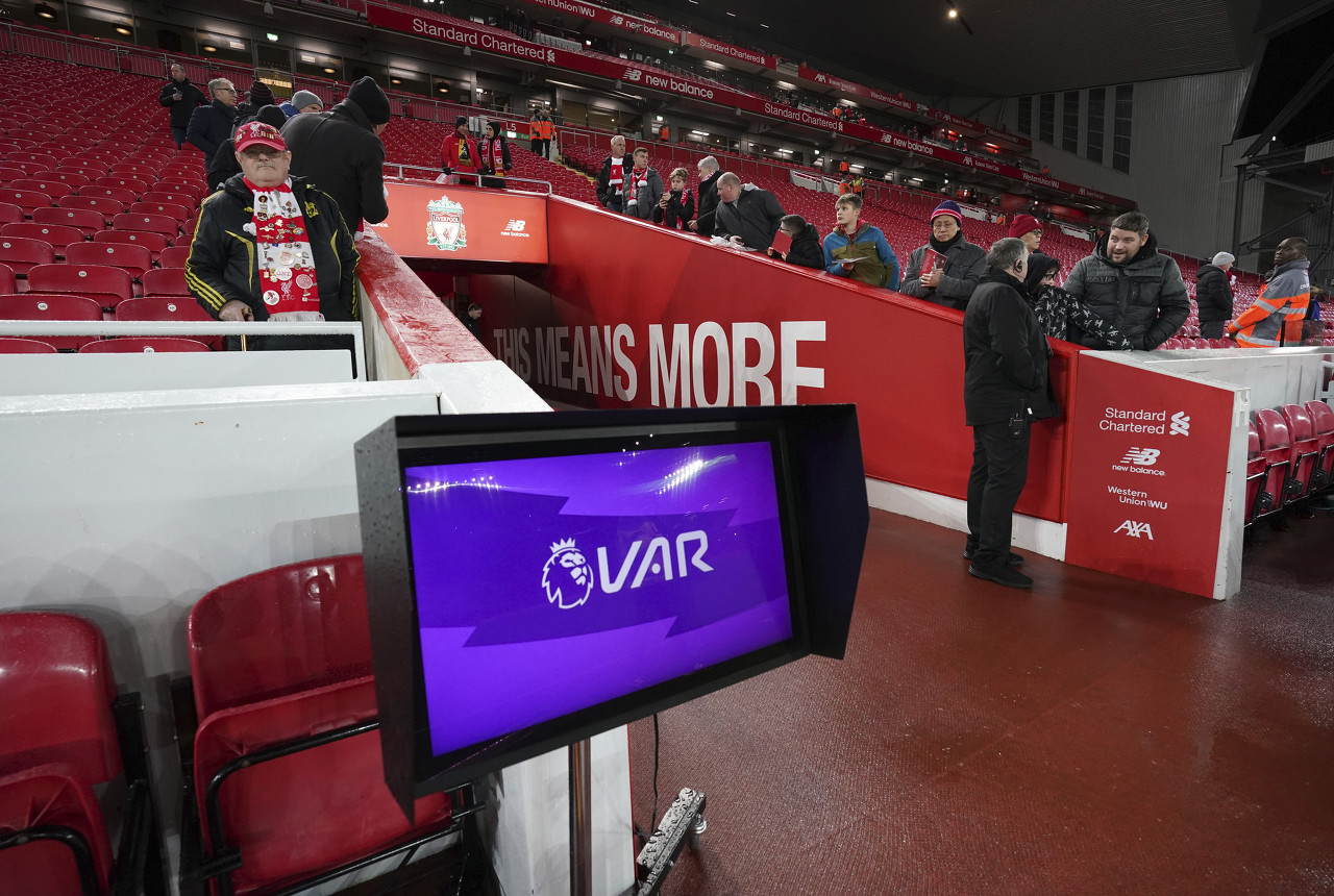 欧洲杯判罚可能受影响❗欧足联VAR越位技术遭指控抄袭，6月初开庭